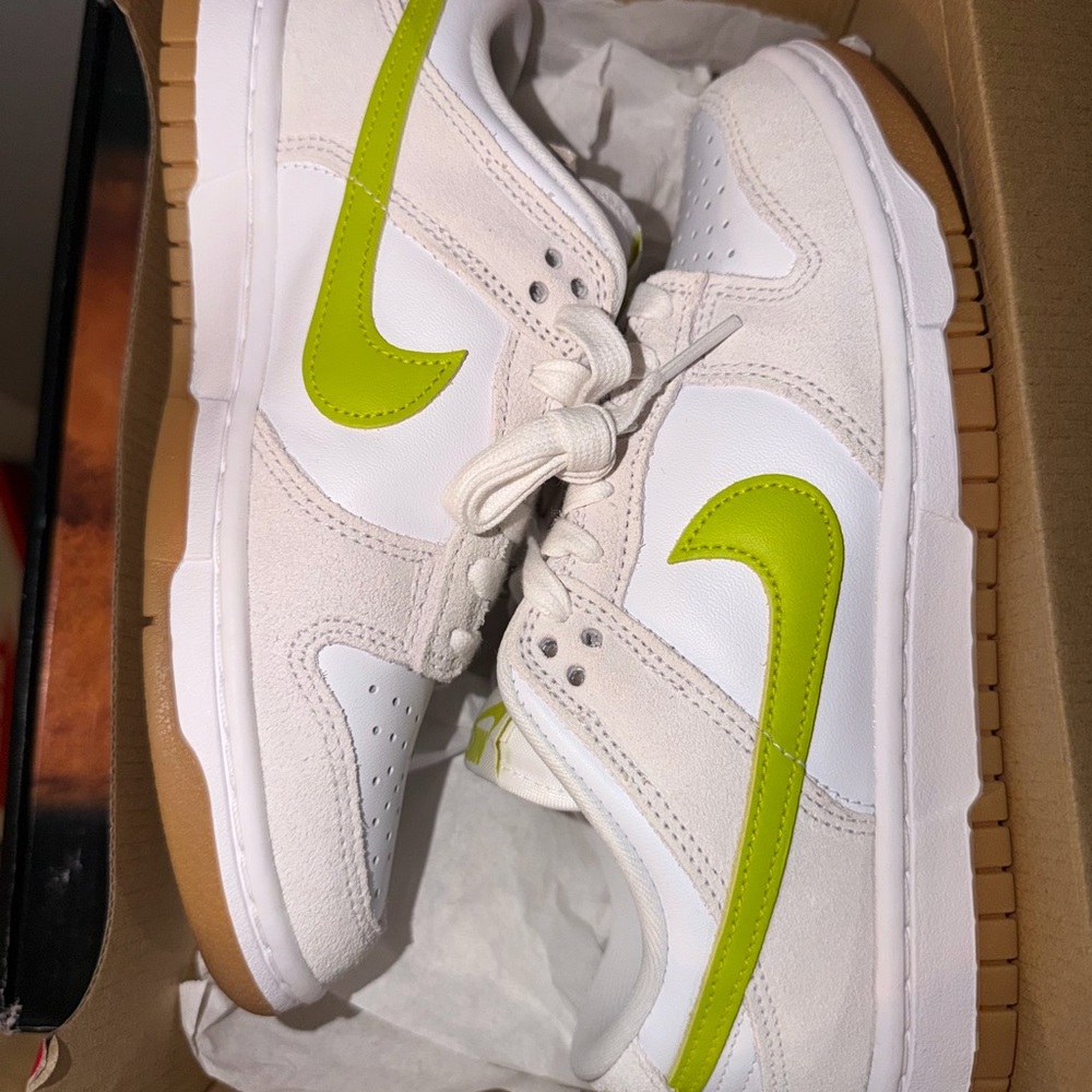 Women’s Nike Dunk Low Size 6.5